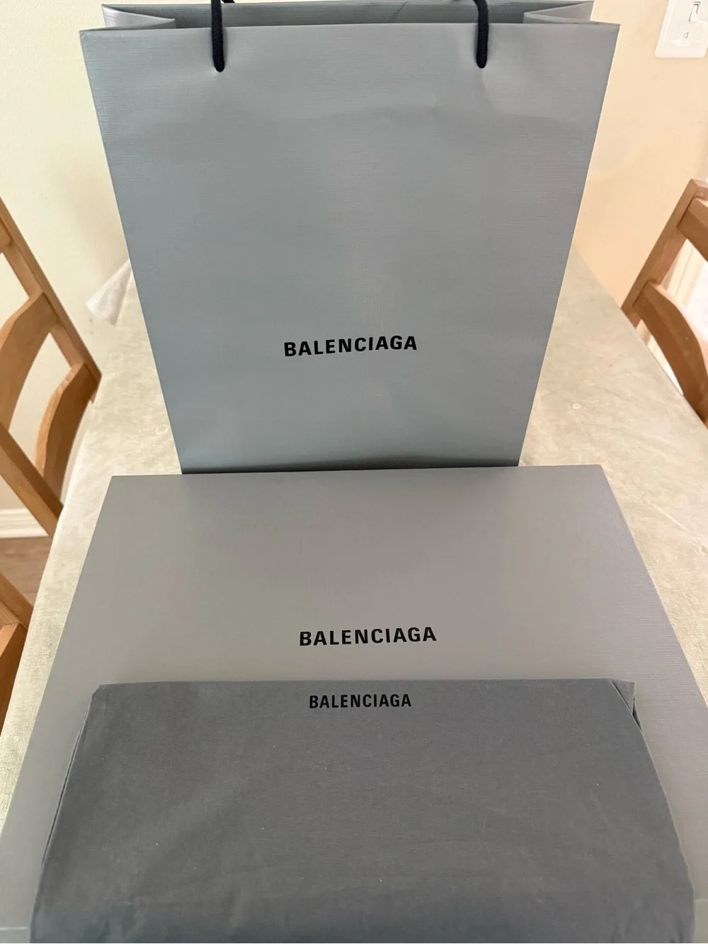 BALENCIAGA
Silver Glitter Fabric Hourglass Small Top Handle Bag - Picture 9 of 9